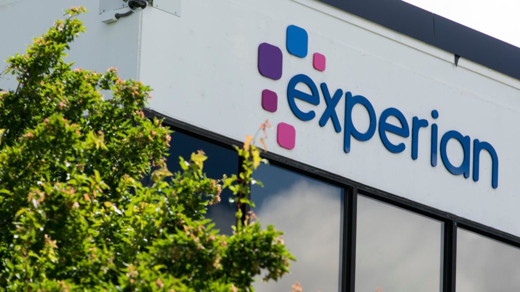 Experian se vuelve bilingüe con su chat líder en la industria de Twitter sobre crédito y finanzas personales