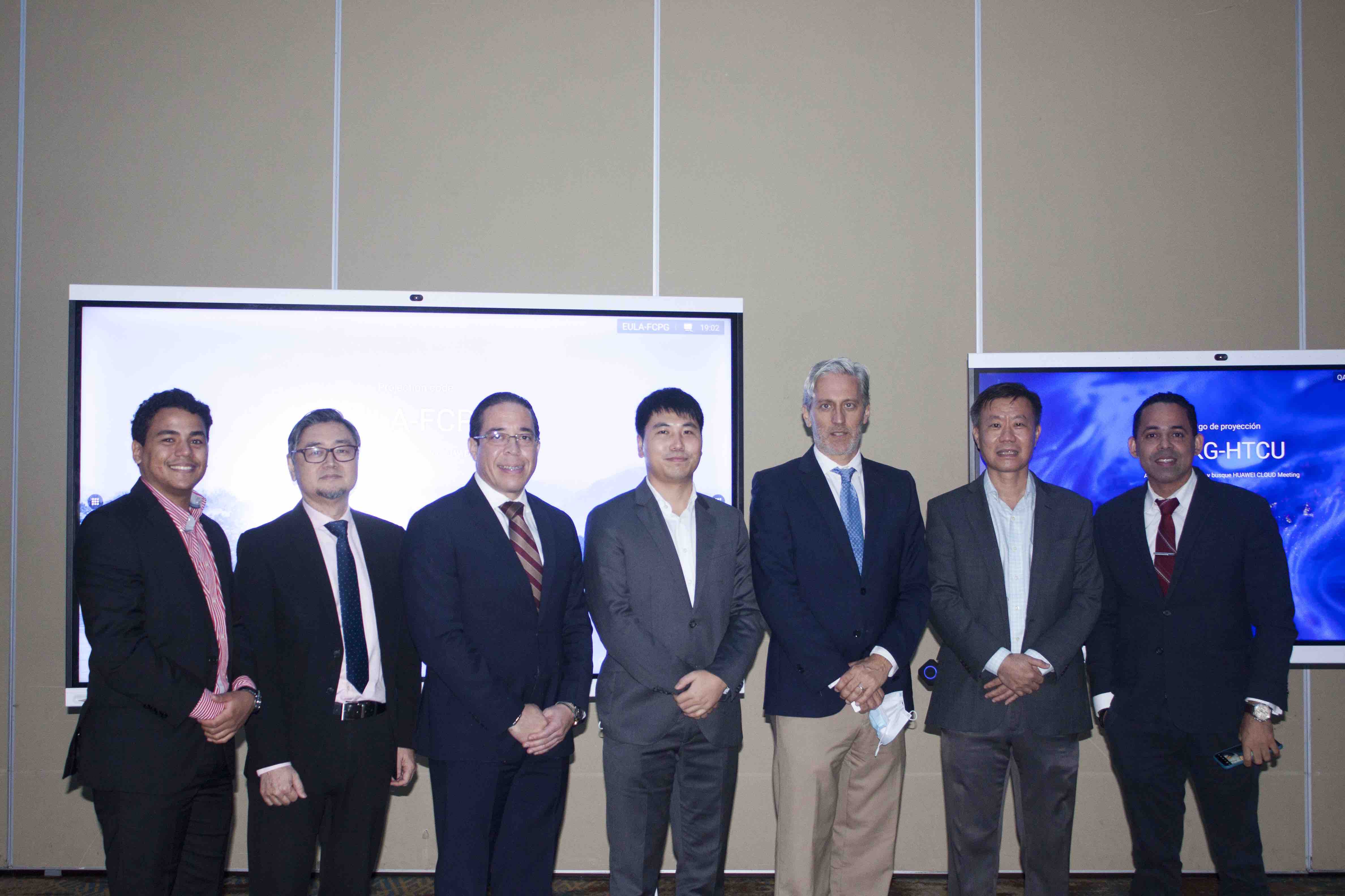 Se unen Huawei Technologies y TELEC presentar nueva IdeaHub