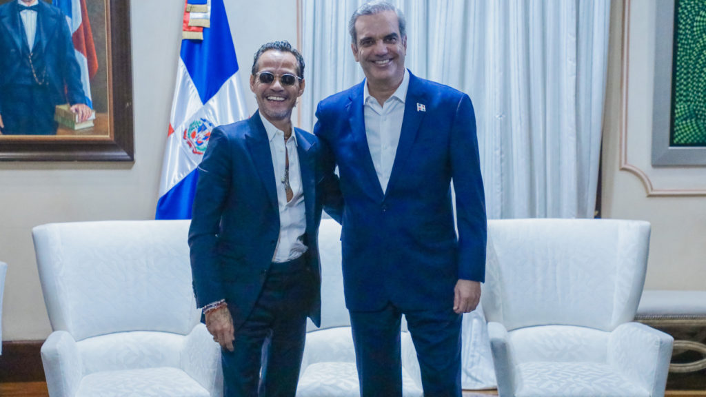 Recibe Presidente Abinader a Marc Anthony tratar inversiones region