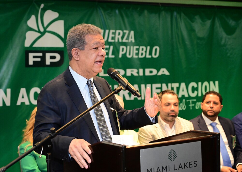 Fernández enfatiza en política debe hacerse trabajo en equipo