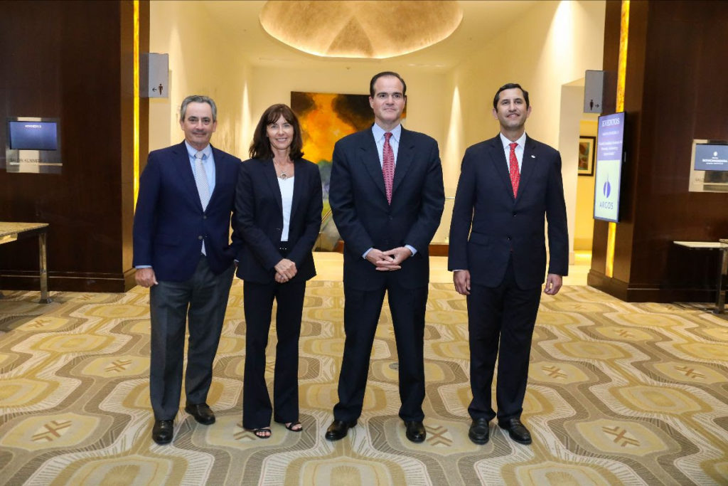 Desarrolla AmchamDR encuentro con presidente BID y sector privado