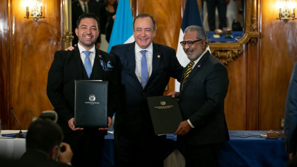 Gobiernos de República Dominicana y Guatemala firman acuerdo definitivo de servicios aéreos