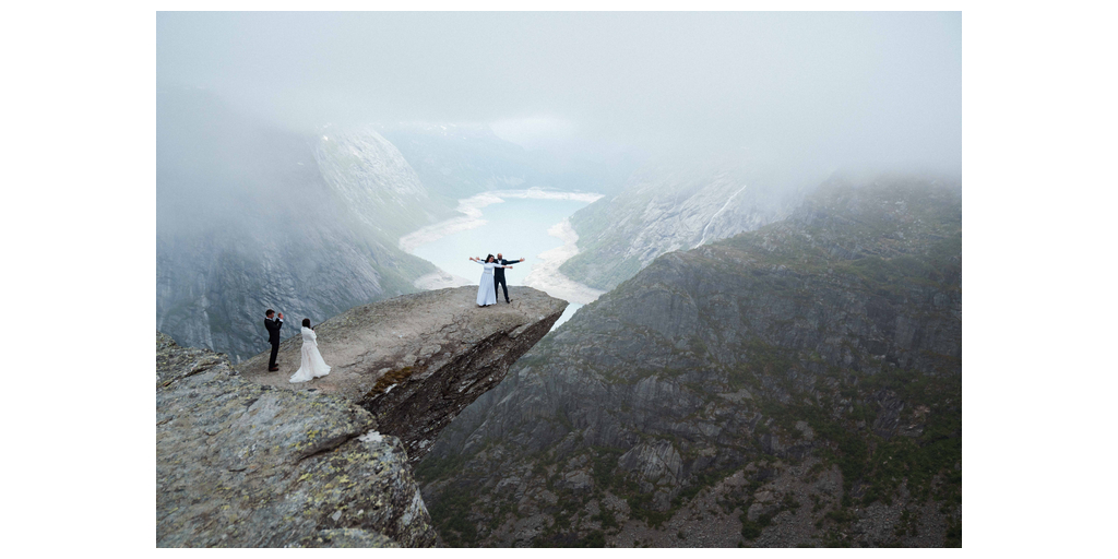 Trolltunga, la maravilla natural noruega, se destaca como lugar elegido para bodas internacionales