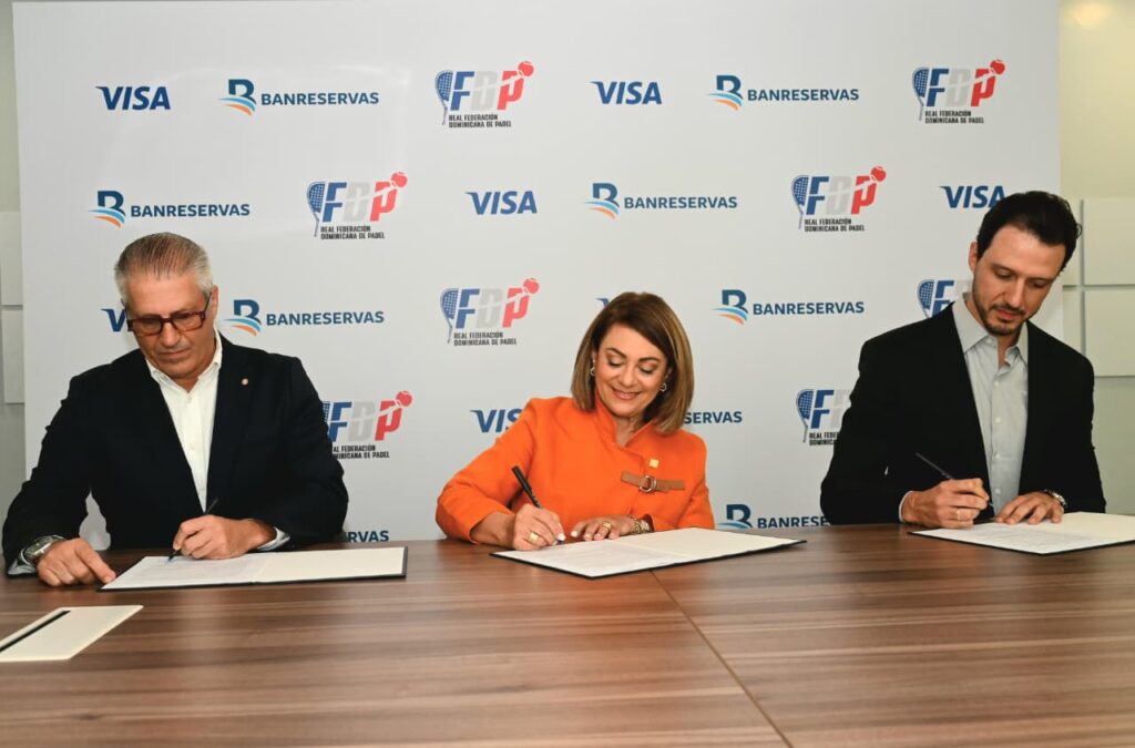 Firma Real Federación Dominicana Pádel acuerdo Visa y Banreservas