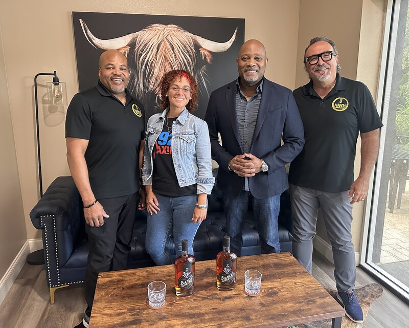 Lanza Dunamis Premium Spirits concurso «Be-Bianca» para celebrar Mes Herencia Hispana y comunidad Tampa Bay