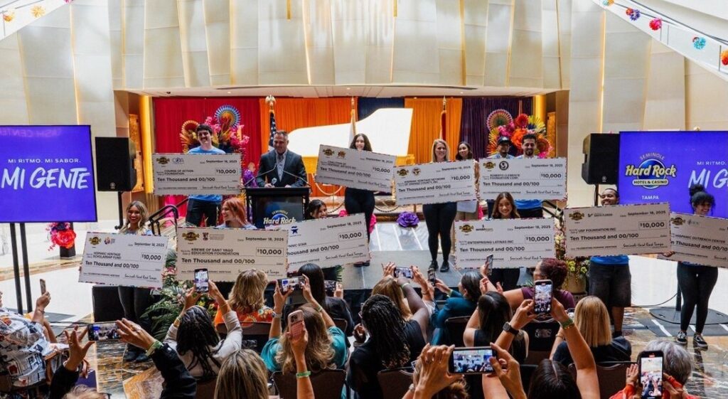 Seminole Hard Rock Tampa Mes Herencia Hispana con Donación 0,000 a Organizaciones Comunitarias Hispanas Locales.